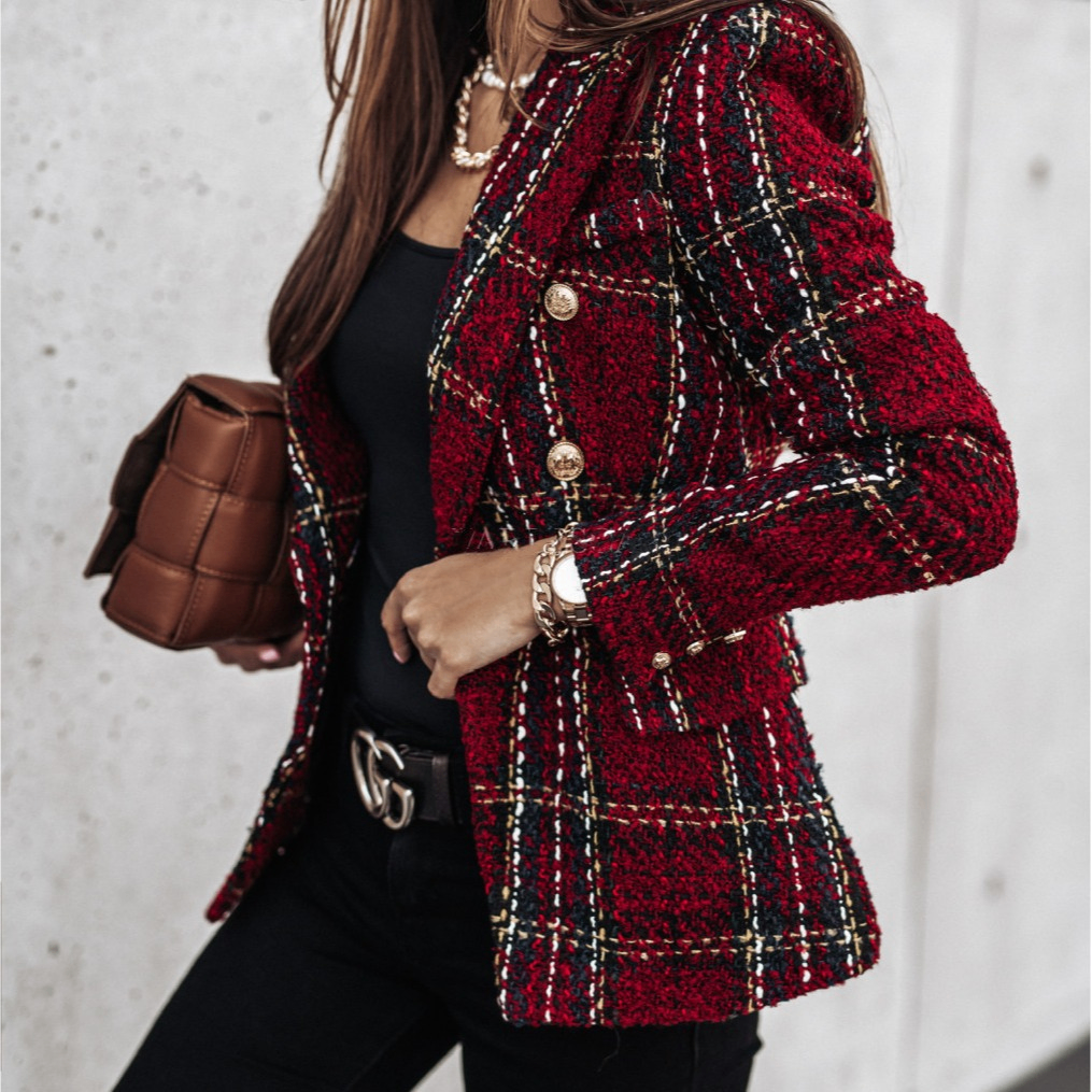 Blazer Feminino de Tweed Elegance com corte clássico e botões dourados, perfeito para looks elegantes.

