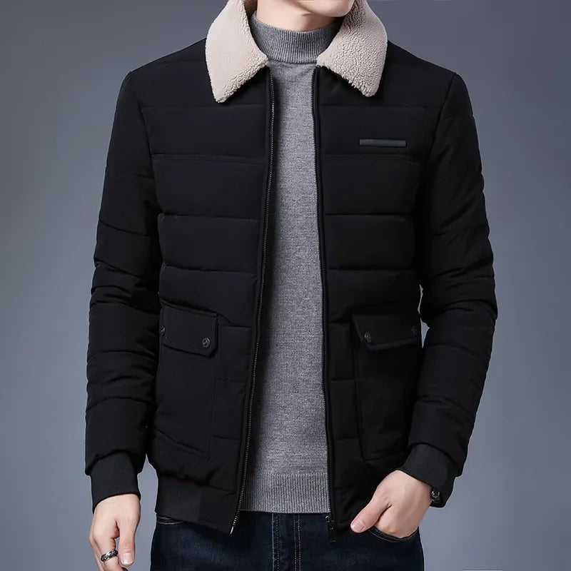 Jaqueta masculina Winter Warm em couro sintético PU com forro cotton‑padded e lapela clássica, ideal para dias frios e looks estilosos.

