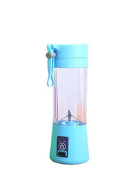 Mini liquidificador portátil JuicyGo rosa cheio de frutas coloridas pronto para bater smoothies saudáveis

